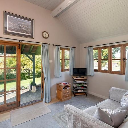 Beautiful Cottage With Stunning Views In Box ボックス エクステリア 写真