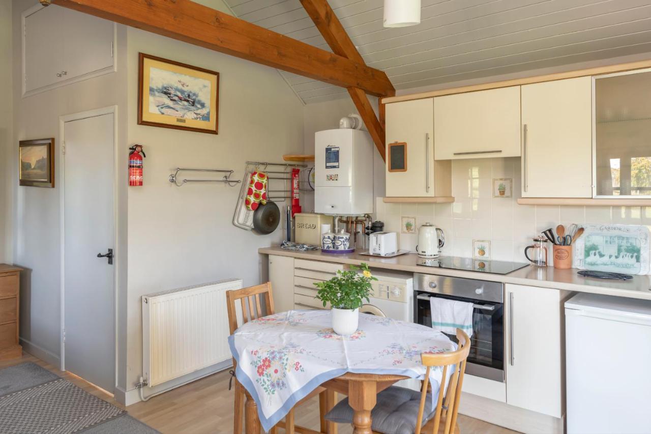 Beautiful Cottage With Stunning Views In Box ボックス エクステリア 写真