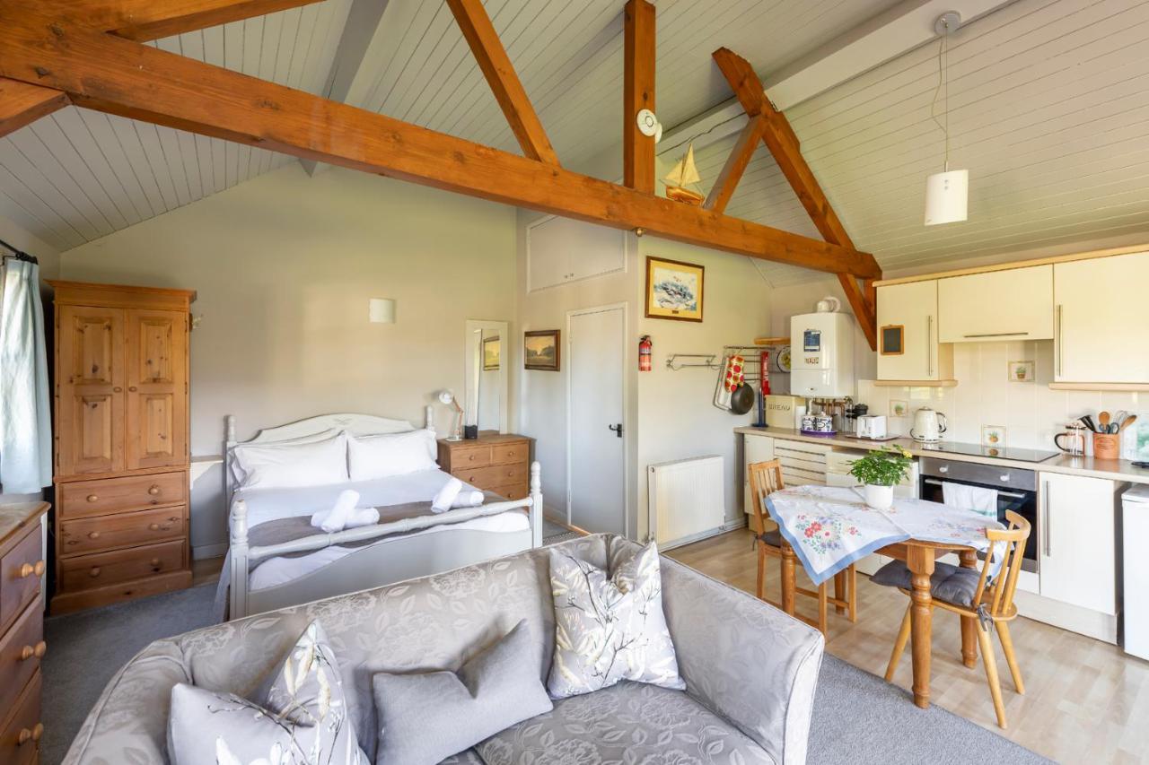 Beautiful Cottage With Stunning Views In Box ボックス エクステリア 写真