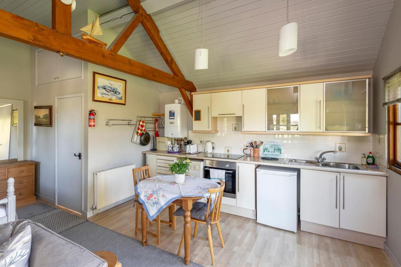 Beautiful Cottage With Stunning Views In Box ボックス エクステリア 写真