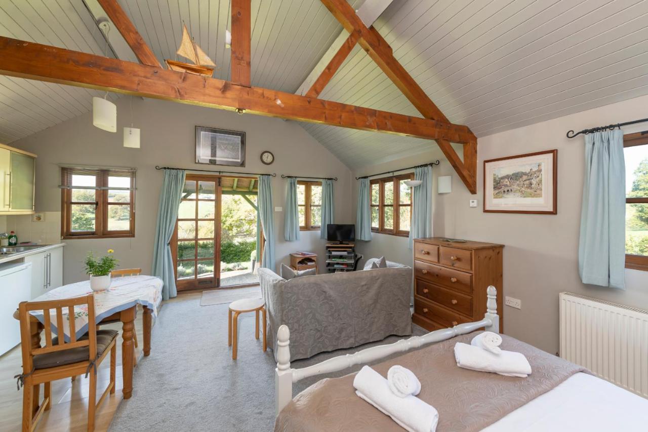 Beautiful Cottage With Stunning Views In Box ボックス エクステリア 写真
