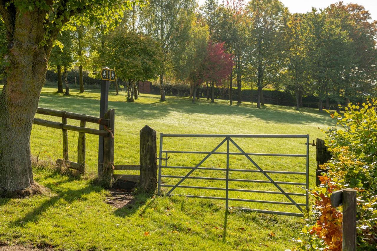 Beautiful Cottage With Stunning Views In Box ボックス エクステリア 写真